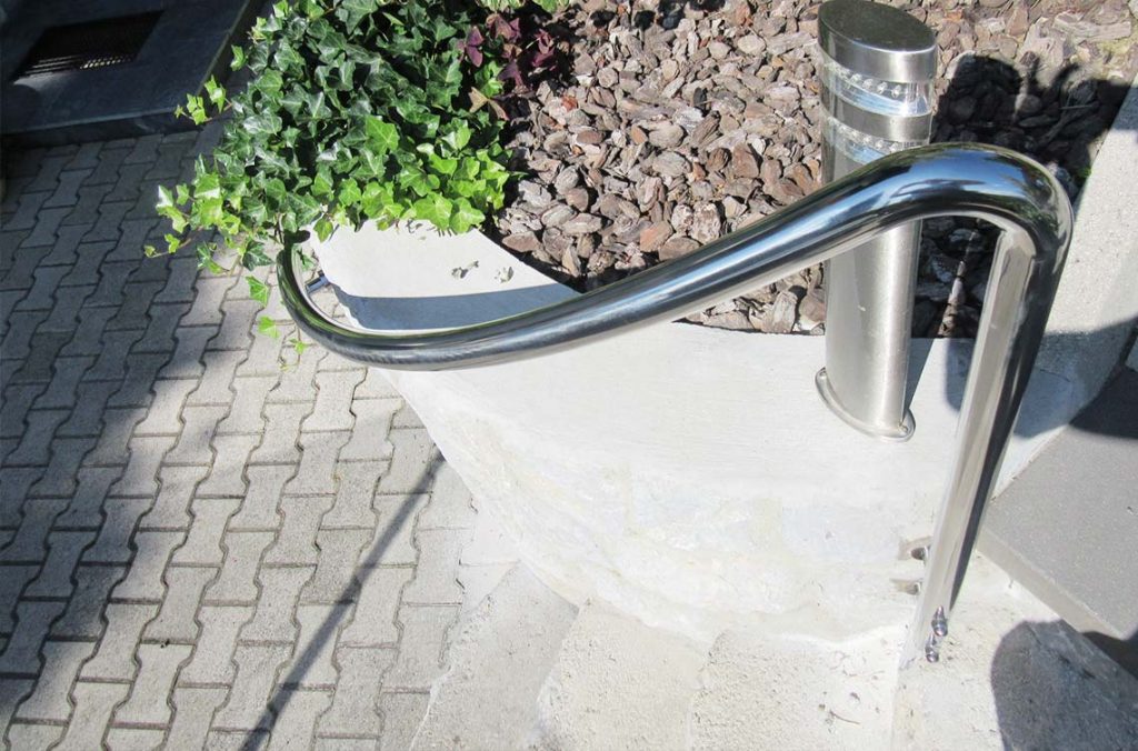 Zunanja inox ograja zavita
