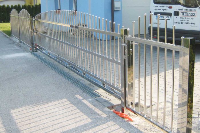 Dvoriščna ograja in vrata iz inoxa