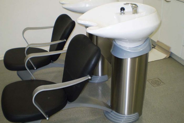 Umivalniki v frizerskem salonu