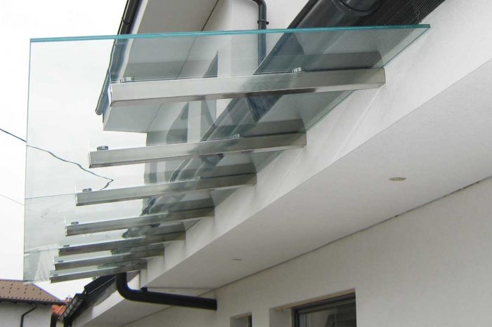 Stekleni inox nadstrešek