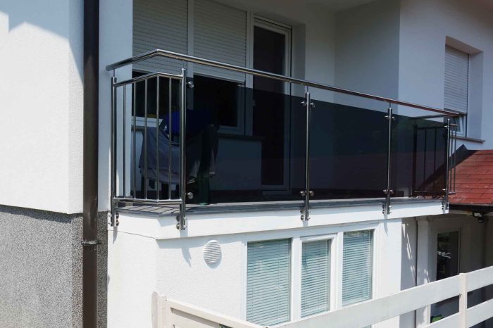 zunanja inox ograja z zatemnitvijo